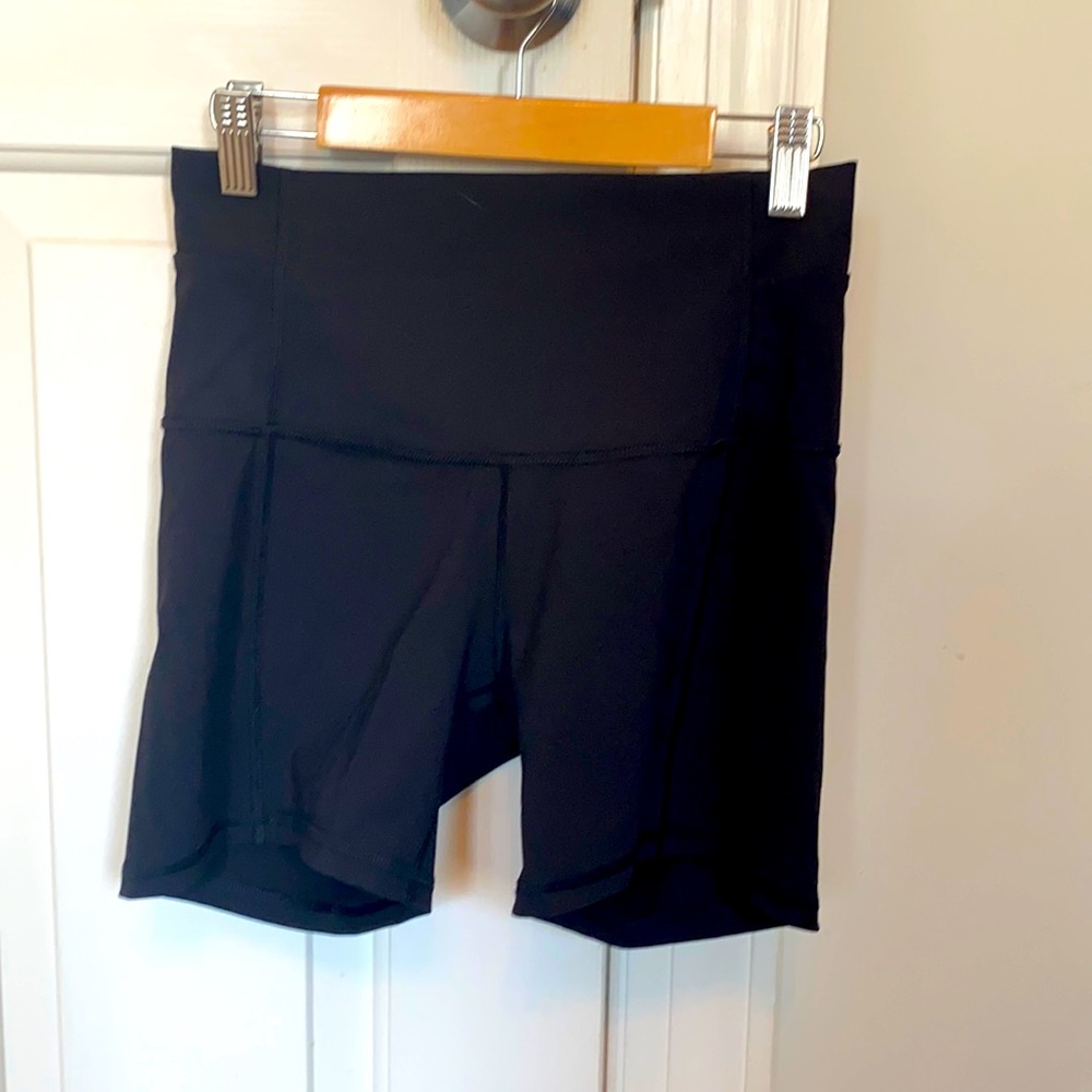 Lululemon size 6 bike short!